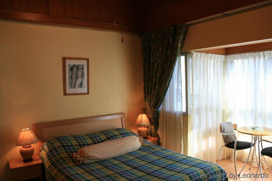 Aquarius Gay Guesthouse & Sauna Patong Room photo