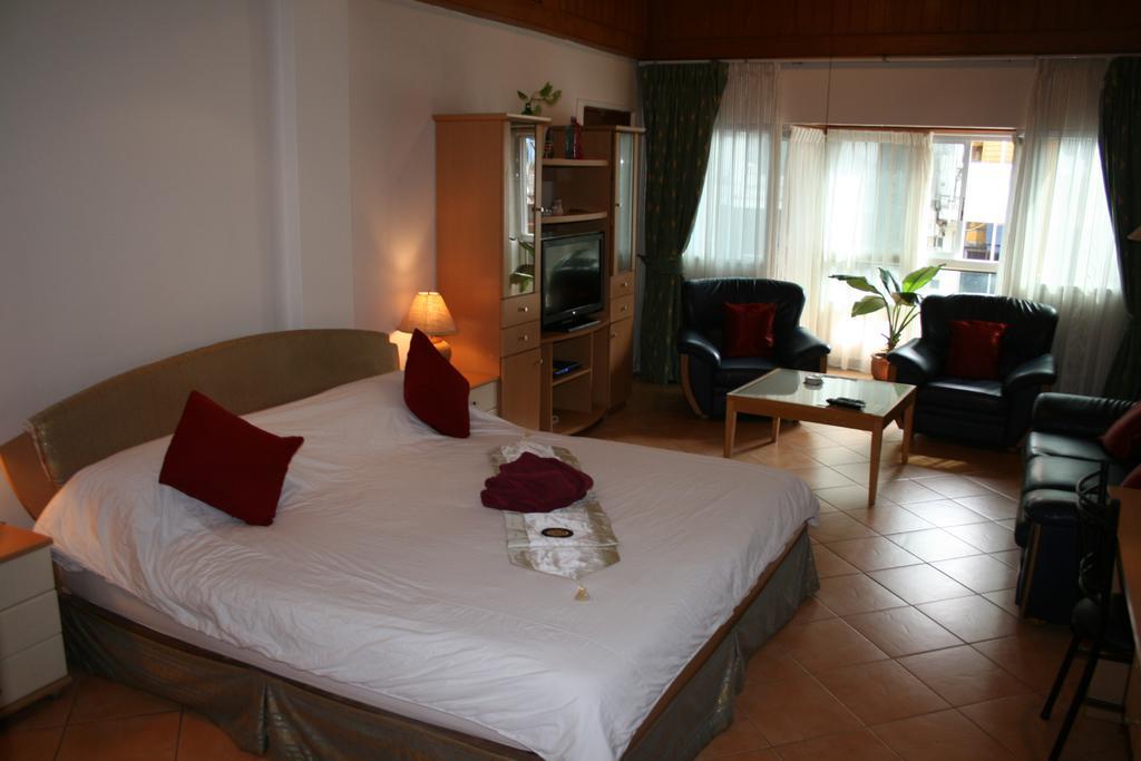 Aquarius Gay Guesthouse & Sauna Patong Room photo
