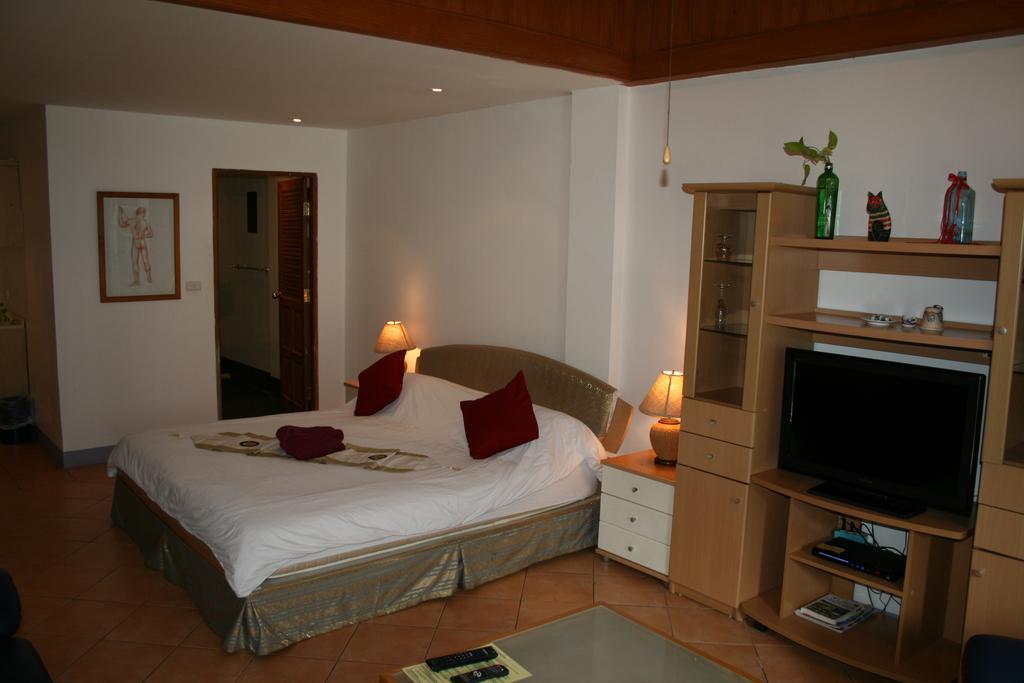 Aquarius Gay Guesthouse & Sauna Patong Room photo